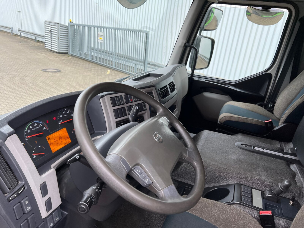 FE 320 4x2 FE 320 4x2 mit Zepro LBW - Camion fourgon: photos 3 FE 320 4x2 FE 320 4x2 mit Zepro LBW - Camion fourgon: photos 3