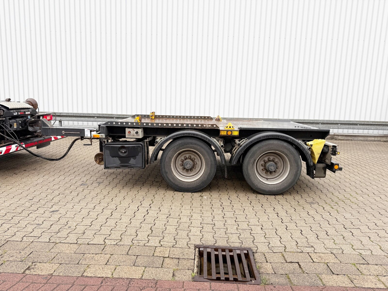 HTM 13.35 P HTM 13.35 P Absetzanhänger - Remorque plateau: photos 3 HTM 13.35 P HTM 13.35 P Absetzanhänger - Remorque plateau: photos 3