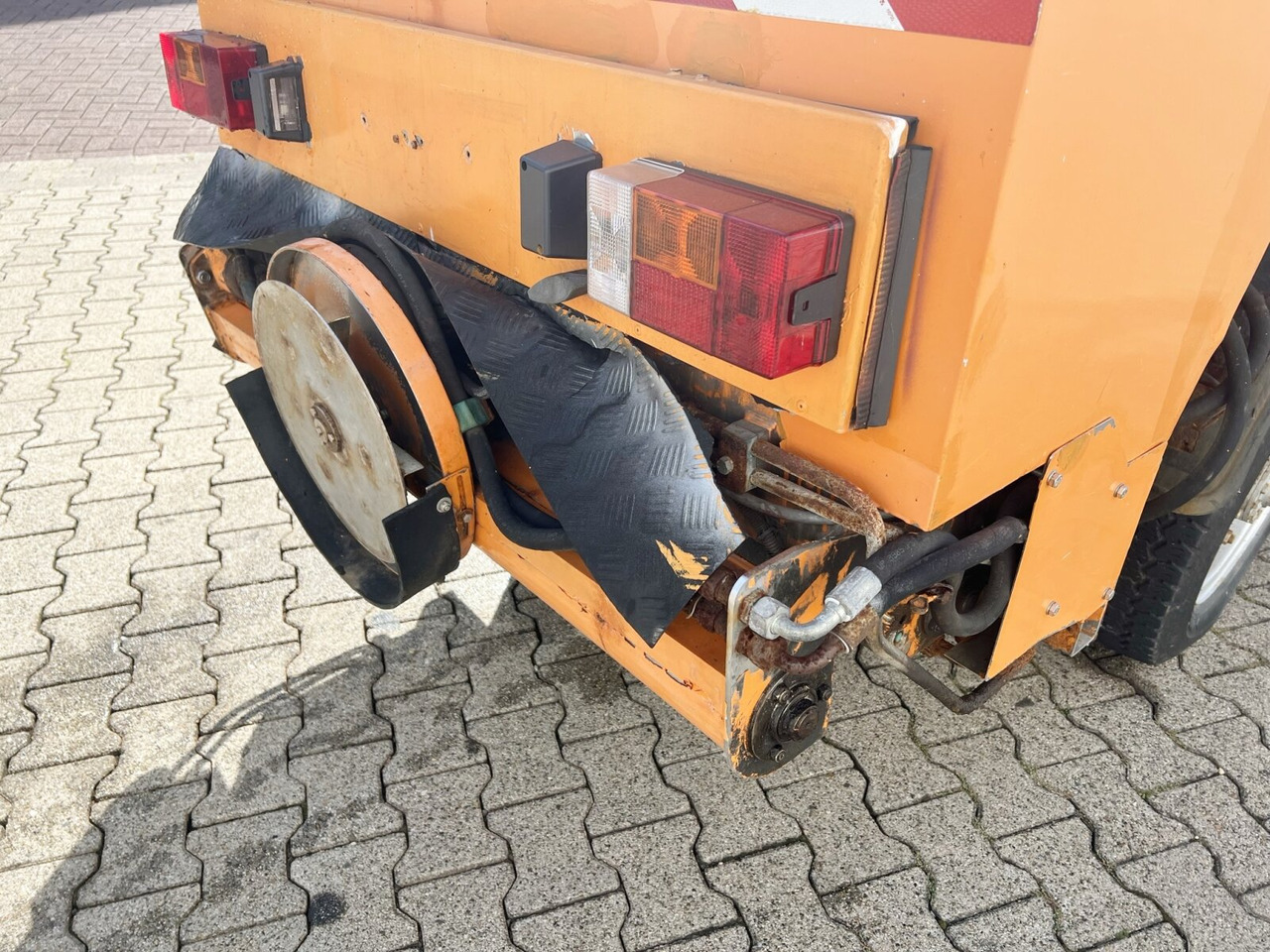 HY 1251 / 4x4 Bokimobil, Winterdienst, Kehr/Saugmaschine KIEFER HY 1251 / 4x4 Bokimobil, Winterdienst - Tracteur communal: photos 3 HY 1251 / 4x4 Bokimobil, Winterdienst, Kehr/Saugmaschine KIEFER HY 1251 / 4x4 Bokimobil, Winterdienst - Tracteur communal: photos 3