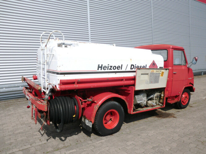 Hanomag F 75/35 Ki Hanomag-Henschel F 75/35 Ki, 5 cbm - Camion citerne: photos 5 Hanomag F 75/35 Ki Hanomag-Henschel F 75/35 Ki, 5 cbm - Camion citerne: photos 5