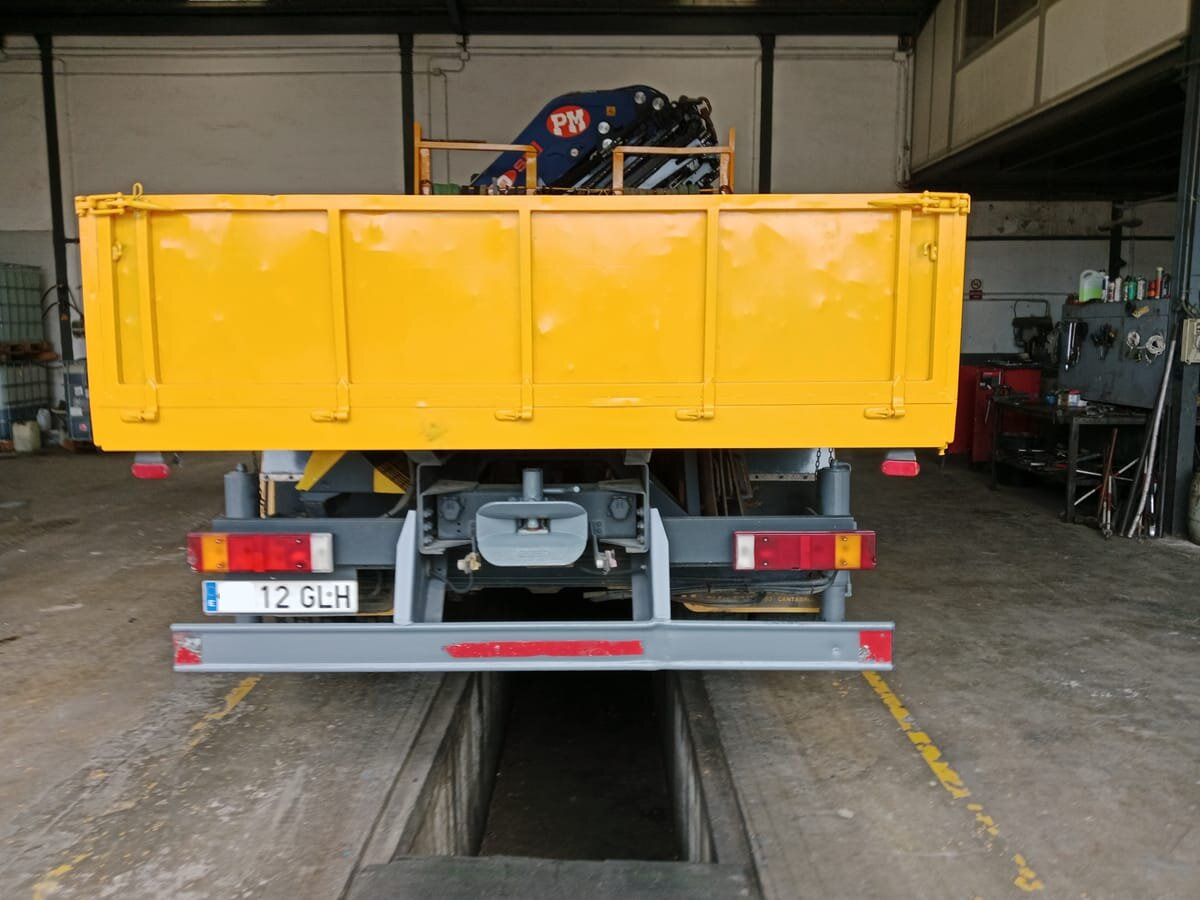Iveco TRAKKER F2NPT1 PRITSCHE MIT KRANE - Camion plateau, Camion grue: photos 4 Iveco TRAKKER F2NPT1 PRITSCHE MIT KRANE - Camion plateau, Camion grue: photos 4