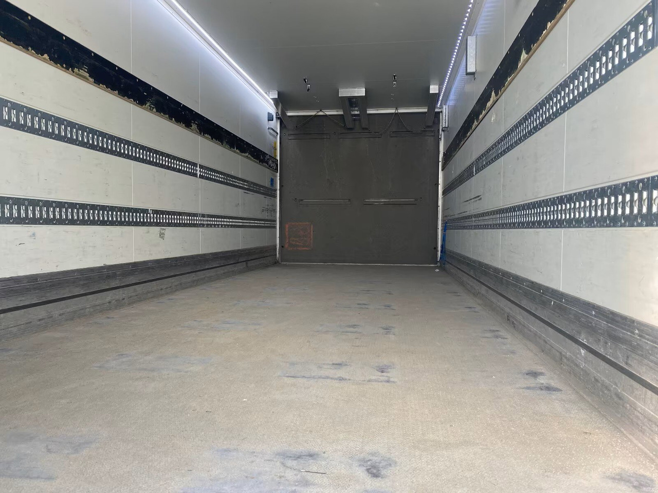 Kofferanhänger mit LBW Kofferanhänger mit LBW, Durchladesystem - Remorque fourgon: photos 4 Kofferanhänger mit LBW Kofferanhänger mit LBW, Durchladesystem - Remorque fourgon: photos 4