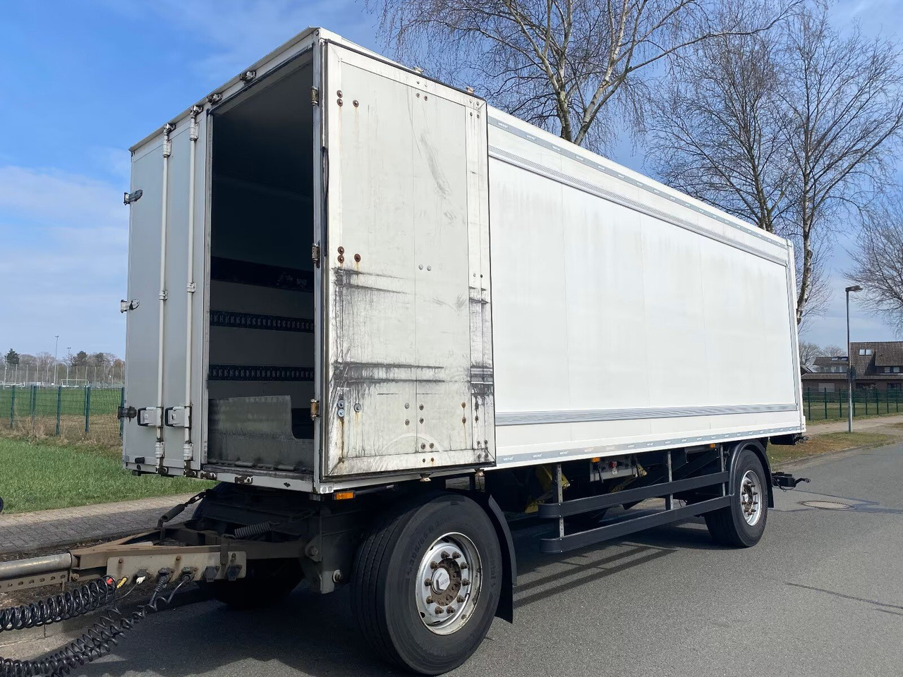 Kofferanhänger mit LBW Kofferanhänger mit LBW, Durchladesystem - Remorque fourgon: photos 3 Kofferanhänger mit LBW Kofferanhänger mit LBW, Durchladesystem - Remorque fourgon: photos 3