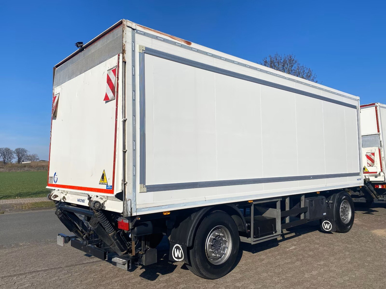 Kofferanhänger mit LBW Kofferanhänger mit LBW, Durchladesystem - Remorque fourgon: photos 2 Kofferanhänger mit LBW Kofferanhänger mit LBW, Durchladesystem - Remorque fourgon: photos 2