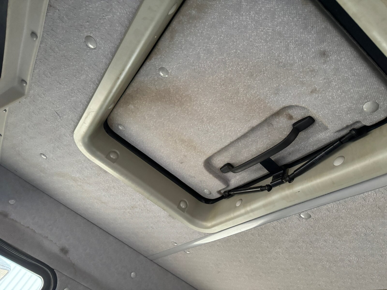 MAN LE 8.180 4X2 BB Doka LE 8.180 4X2 BB Doka, 2x AHK - Camion benne: photos 4 MAN LE 8.180 4X2 BB Doka LE 8.180 4X2 BB Doka, 2x AHK - Camion benne: photos 4