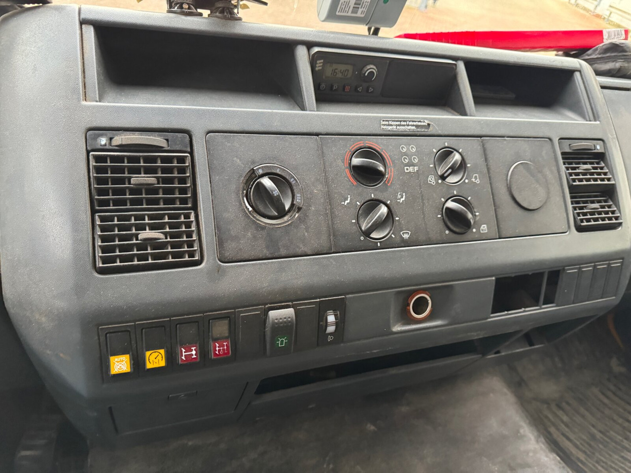 MAN LE 8.180 4X2 BB Doka LE 8.180 4X2 BB Doka, 2x AHK - Camion benne: photos 2 MAN LE 8.180 4X2 BB Doka LE 8.180 4X2 BB Doka, 2x AHK - Camion benne: photos 2