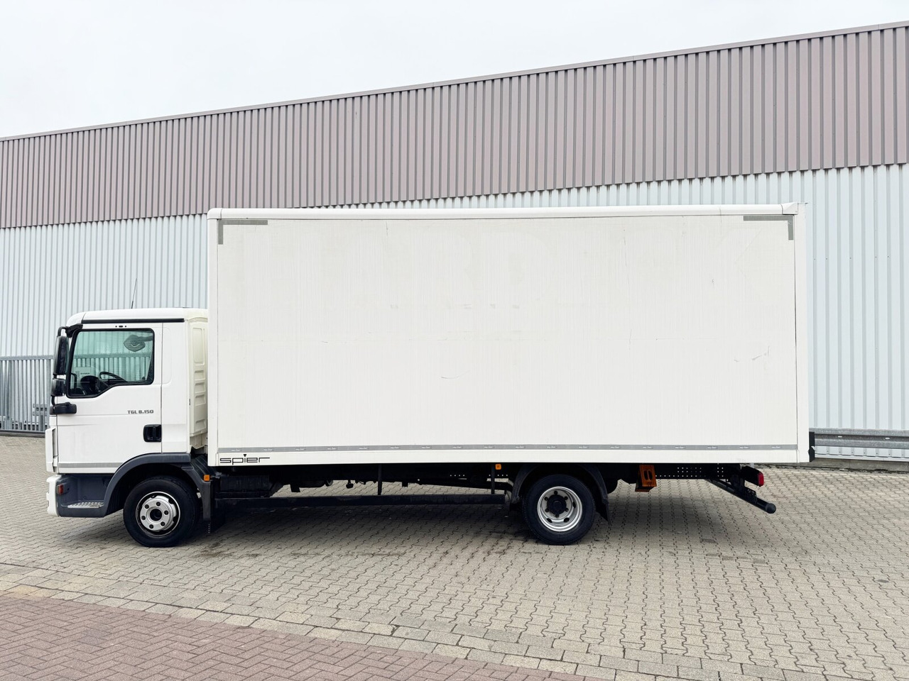 MAN TGL 8.150 4x2 BL TGL 8.150 4x2 BL, Möbelkoffer mit Rolltor - Camion fourgon: photos 2 MAN TGL 8.150 4x2 BL TGL 8.150 4x2 BL, Möbelkoffer mit Rolltor - Camion fourgon: photos 2