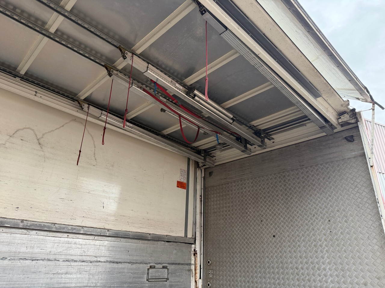 MAN TGM 22.290 6x2-4 LL TGM 22.290 6x2-4 LL, EEV, Lenkachse, 2x AHK, Getränkekoffer, LBW MBB - Camion fourgon: photos 3 MAN TGM 22.290 6x2-4 LL TGM 22.290 6x2-4 LL, EEV, Lenkachse, 2x AHK, Getränkekoffer, LBW MBB - Camion fourgon: photos 3