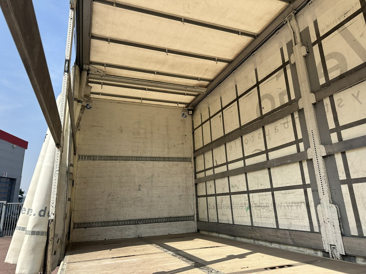 MAN TGS 26.400 6x2-4 LL TGS 26.400 6x2-4 LL, Lenk-/Lift, Edscha, Heckkran Palfinger PK23002-C + Jib PJ060A, Funk - Camion à rideaux coulissants, Camion grue: photos 3 MAN TGS 26.400 6x2-4 LL TGS 26.400 6x2-4 LL, Lenk-/Lift, Edscha, Heckkran Palfinger PK23002-C + Jib PJ060A, Funk - Camion à rideaux coulissants, Camion grue: photos 3
