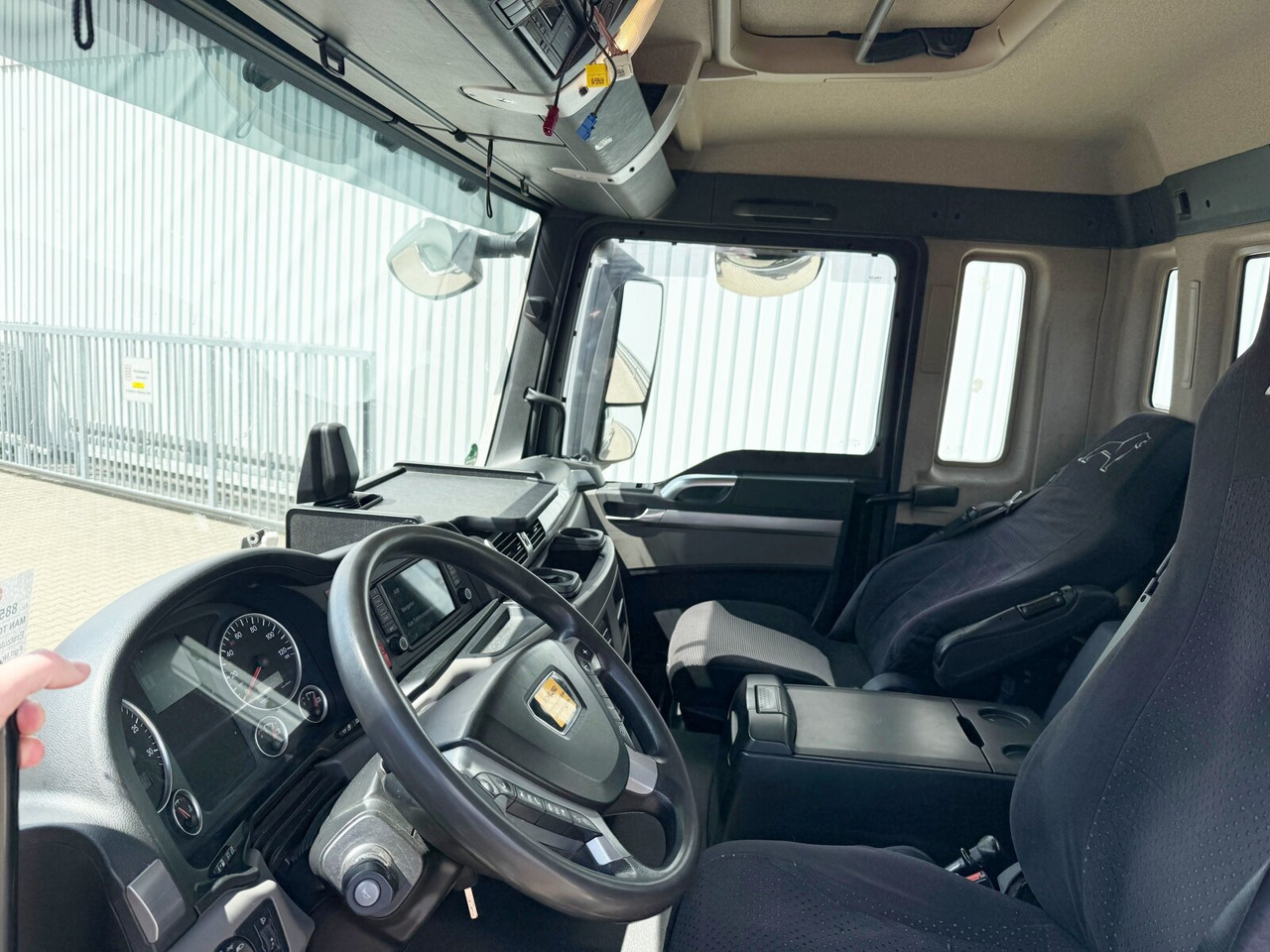 MAN TGS 26.460 6x2-4 BL TGS 26.460 6x2-4 BL, Lenk-/Liftachse, Motorabtrieb - Camion ampliroll: photos 3 MAN TGS 26.460 6x2-4 BL TGS 26.460 6x2-4 BL, Lenk-/Liftachse, Motorabtrieb - Camion ampliroll: photos 3