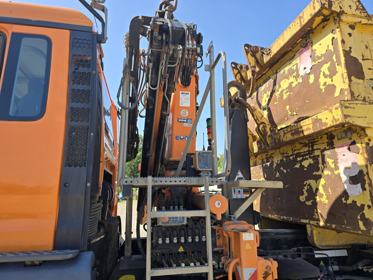 Camion ampliroll, Camion grue MAN TGS 28.440 6x2-4 BL TGS 28.440 6x2-4 BL, Lenk-/Liftachse, Kran Atlas 126.3E-A2L, Funk: photos 13