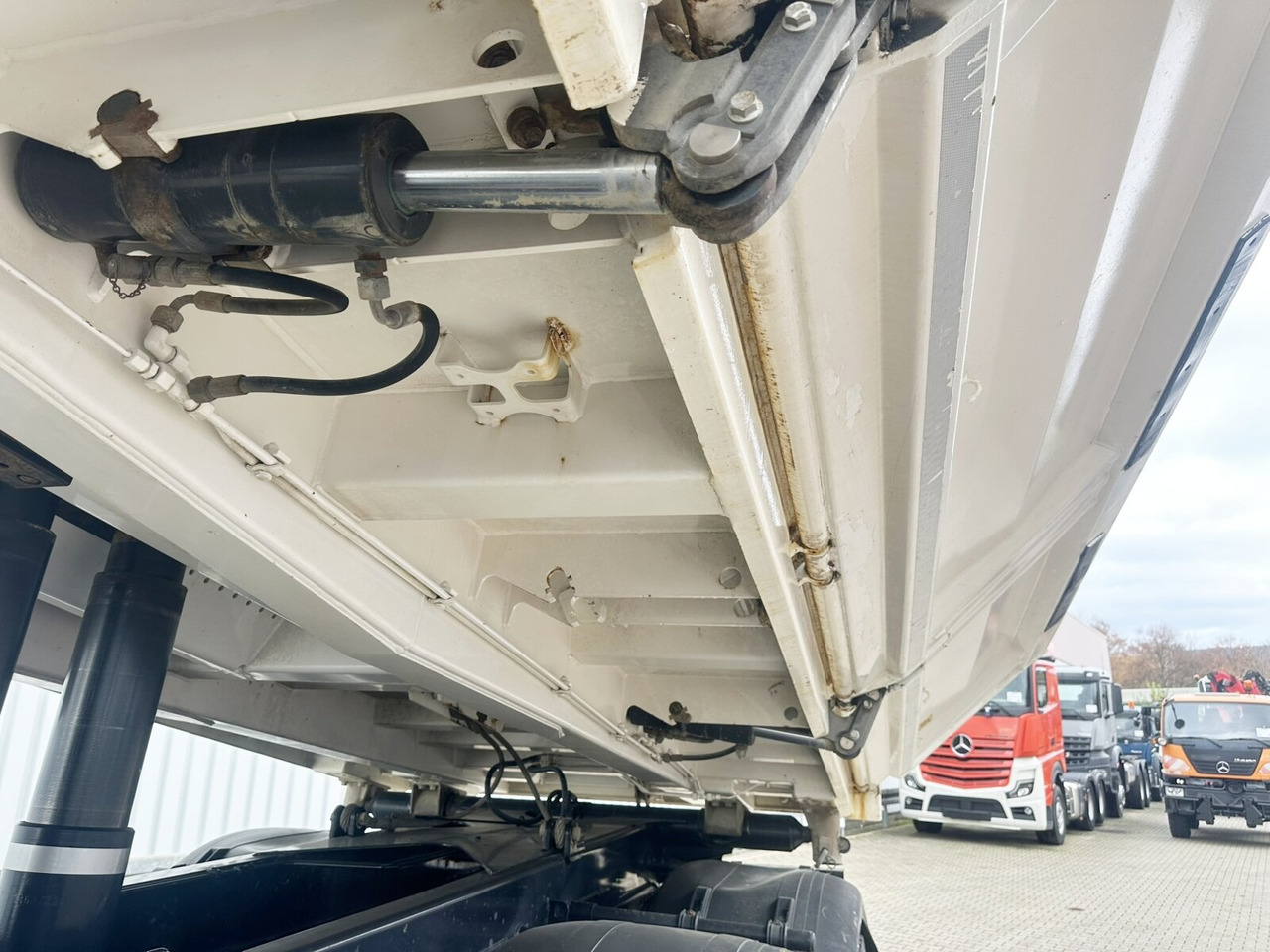 MAN TGS 35.460 8X4 BB TGS 35.460 8X4 BB, Meiller Bordmatik, Rollplane, 13m³ - Camion benne: photos 2 MAN TGS 35.460 8X4 BB TGS 35.460 8X4 BB, Meiller Bordmatik, Rollplane, 13m³ - Camion benne: photos 2