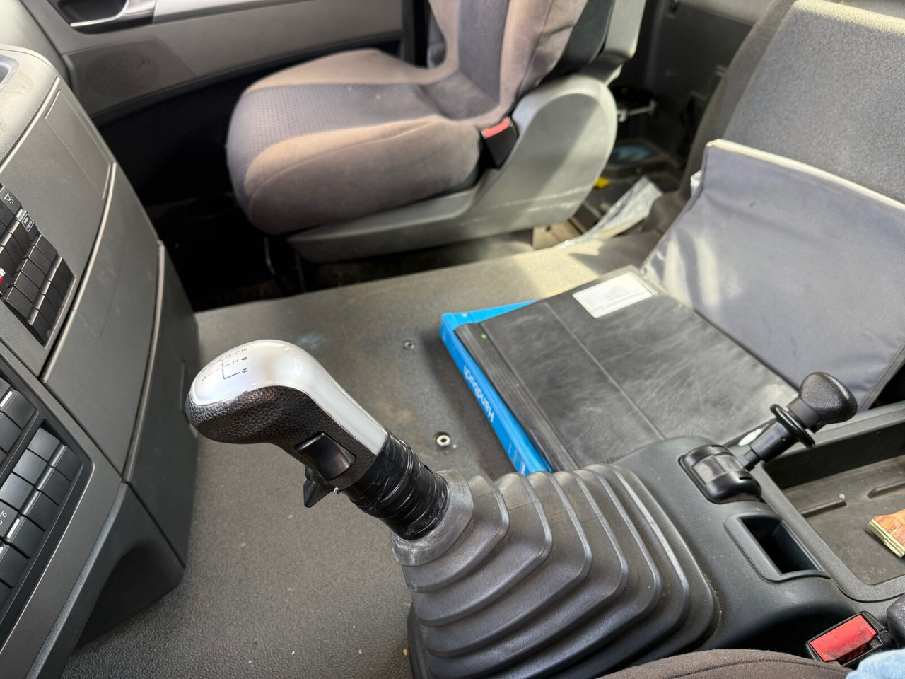 MAN TGS 35.480 8x4 BL TGS 35.480 8x4 BL, PriTarder, Navi - Camion ampliroll: photos 5 MAN TGS 35.480 8x4 BL TGS 35.480 8x4 BL, PriTarder, Navi - Camion ampliroll: photos 5