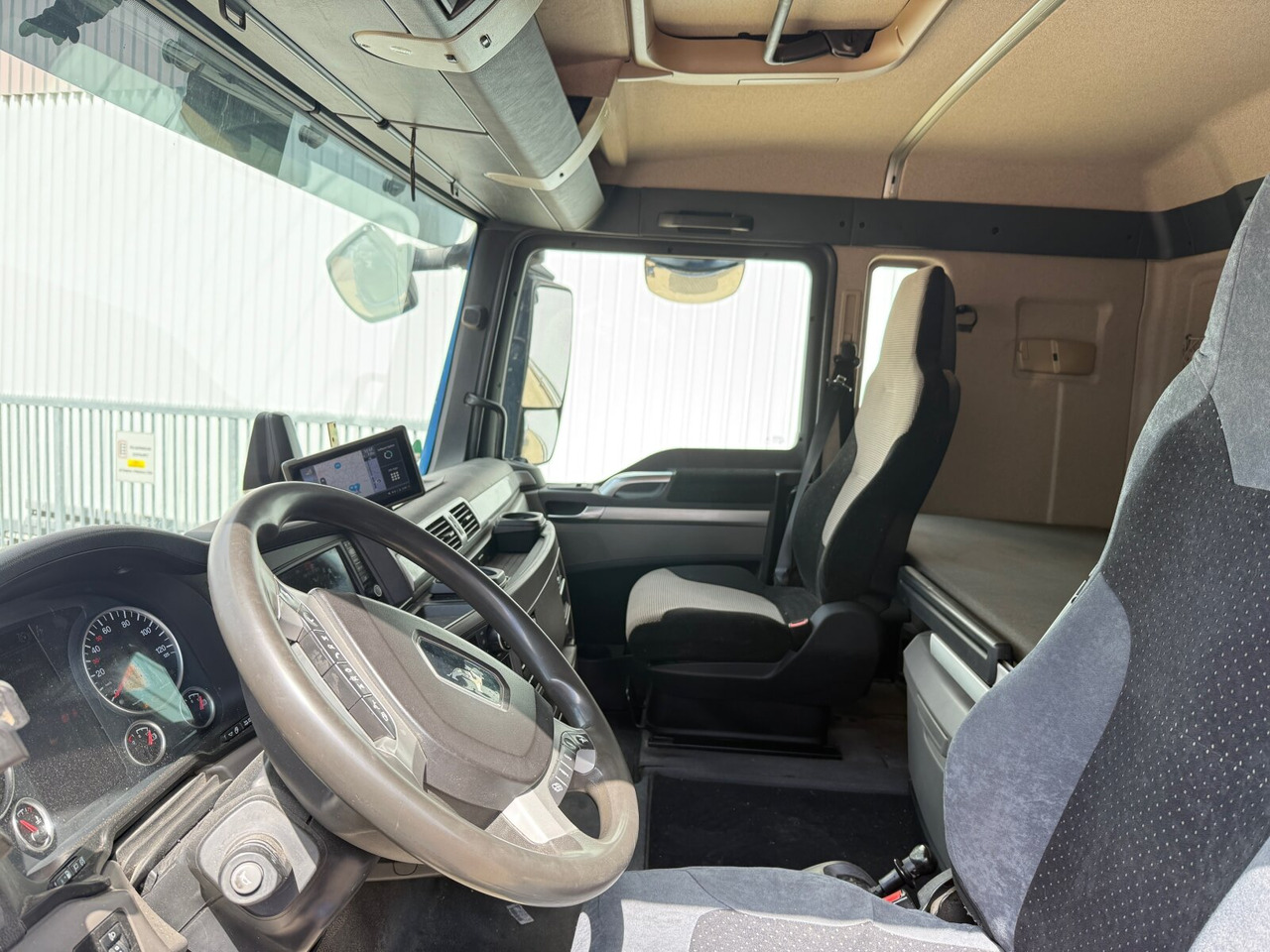 MAN TGX 26.580 6x2-4 BL TGX 26.580 6x2-4 BL, Intarder, Lenk-/Liftachse, Funk - Camion ampliroll: photos 3 MAN TGX 26.580 6x2-4 BL TGX 26.580 6x2-4 BL, Intarder, Lenk-/Liftachse, Funk - Camion ampliroll: photos 3