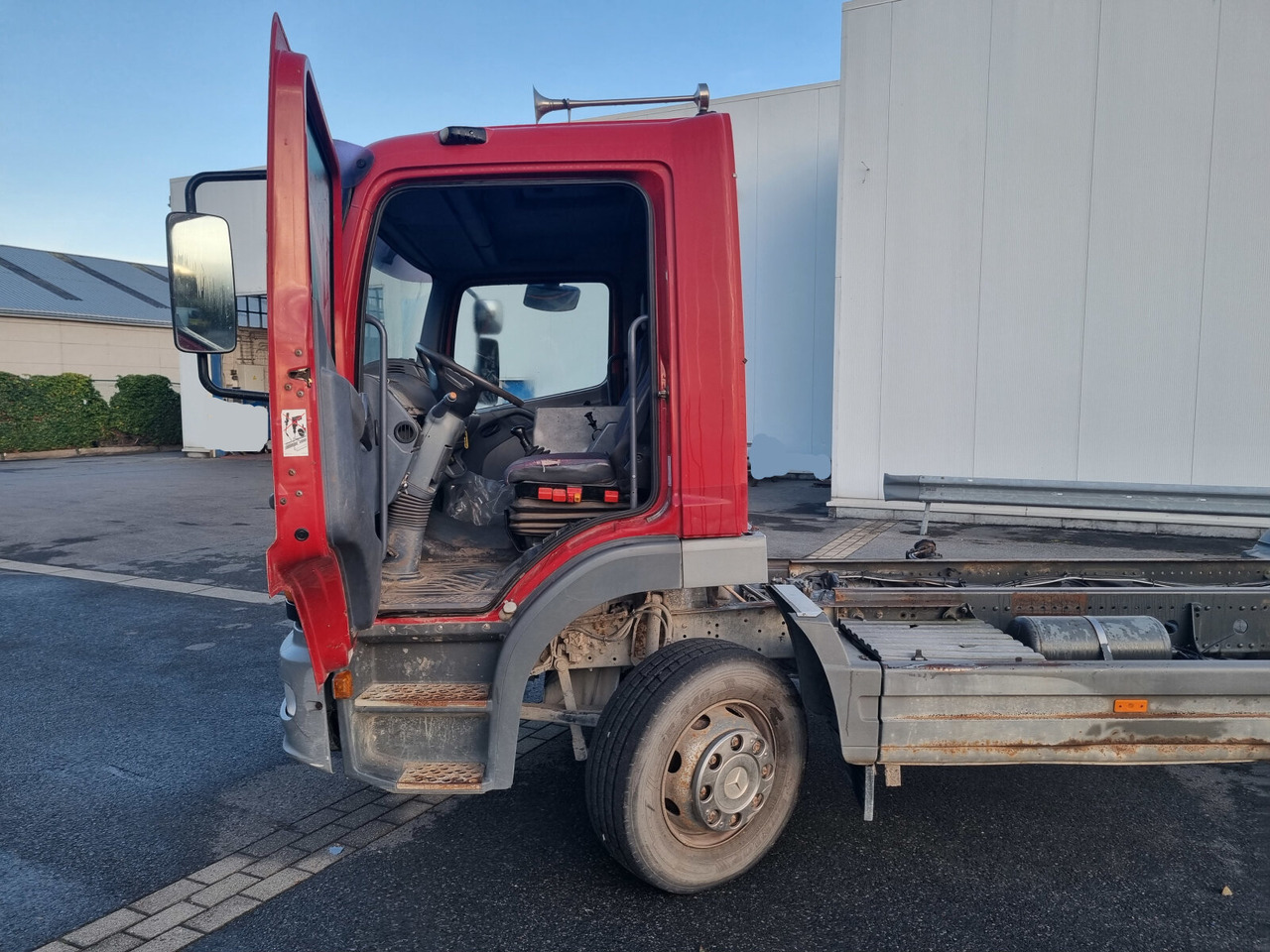 Camion porte-conteneur/ Caisse mobile Mercedes-Benz - 1215 4x2: photos 9 Camion porte-conteneur/ Caisse mobile Mercedes-Benz - 1215 4x2: photos 9