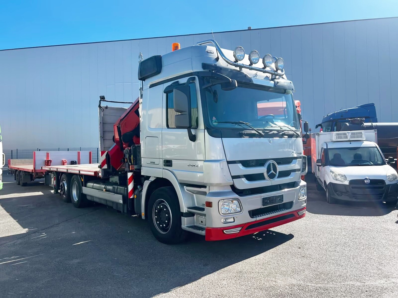 Mercedes-Benz Actros 2544 L 6x2 Actros 2544 L 6x2, Lenkachse, Kran MKG HLK531HP-a5, Funk - Camion plateau, Camion grue: photos 5 Mercedes-Benz Actros 2544 L 6x2 Actros 2544 L 6x2, Lenkachse, Kran MKG HLK531HP-a5, Funk - Camion plateau, Camion grue: photos 5