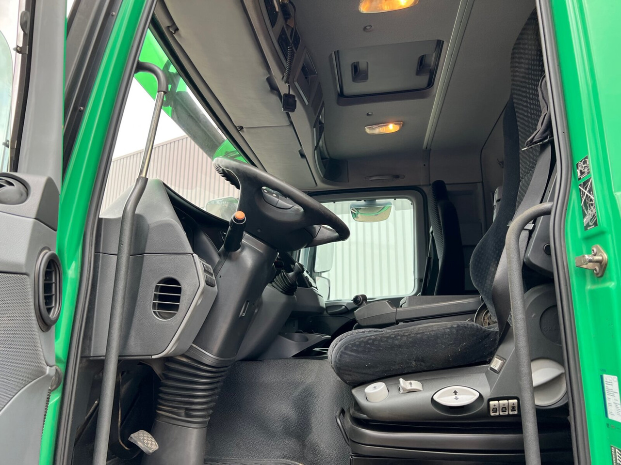 Mercedes-Benz Actros 2544 L 6x2 Actros 2544 L 6x2, Retarder, Lenkachse, Heckkran HMF 3000-K5 + Jip, Funk - Camion grue, Camion plateau: photos 5 Mercedes-Benz Actros 2544 L 6x2 Actros 2544 L 6x2, Retarder, Lenkachse, Heckkran HMF 3000-K5 + Jip, Funk - Camion grue, Camion plateau: photos 5