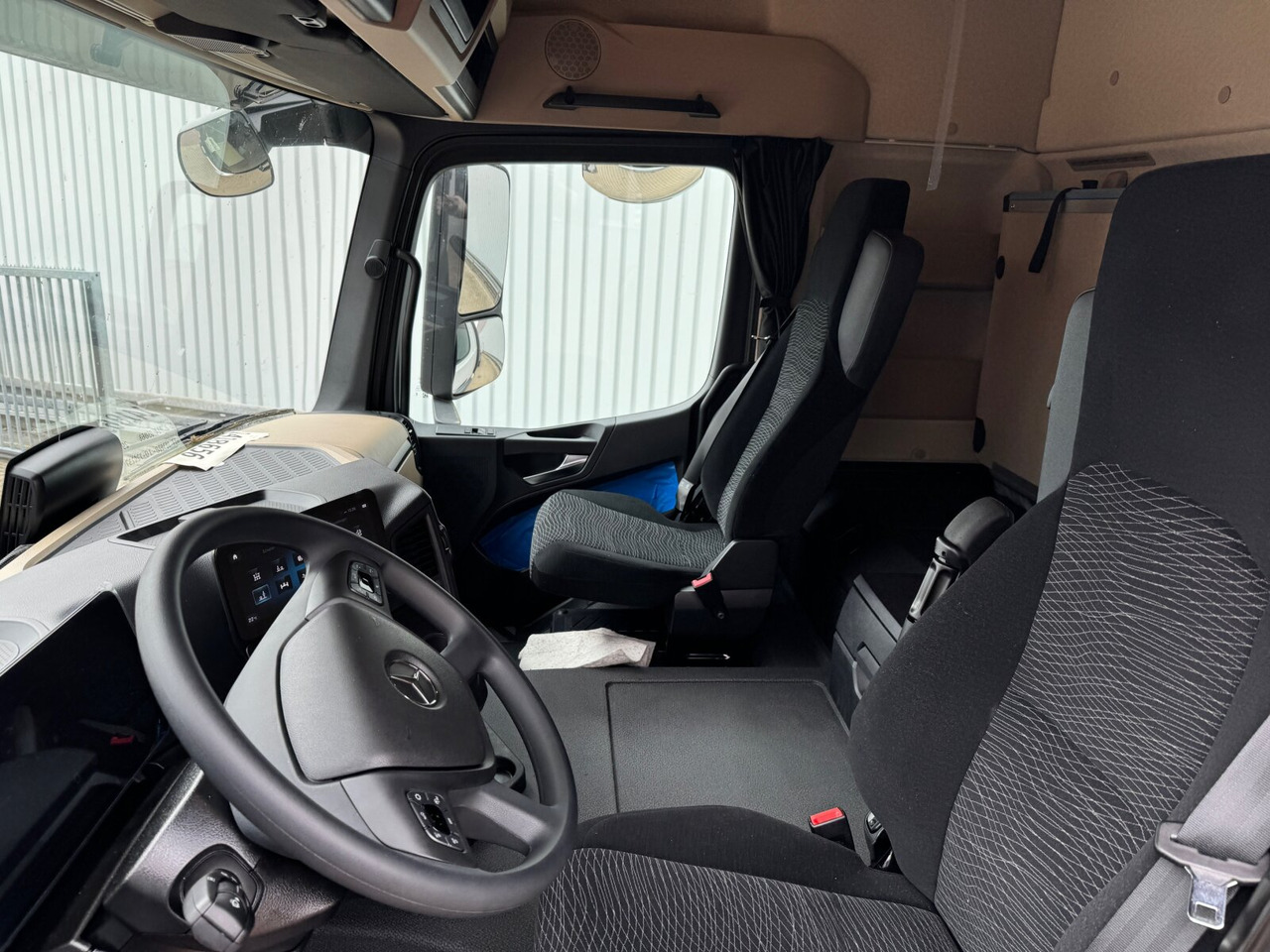 Mercedes-Benz Actros 2545 L 6x2 Actros 2545 L 6x2, Lenk-/Liftachse, StreamSpace, MultimediaCockpit - Châssis cabine: photos 2 Mercedes-Benz Actros 2545 L 6x2 Actros 2545 L 6x2, Lenk-/Liftachse, StreamSpace, MultimediaCockpit - Châssis cabine: photos 2