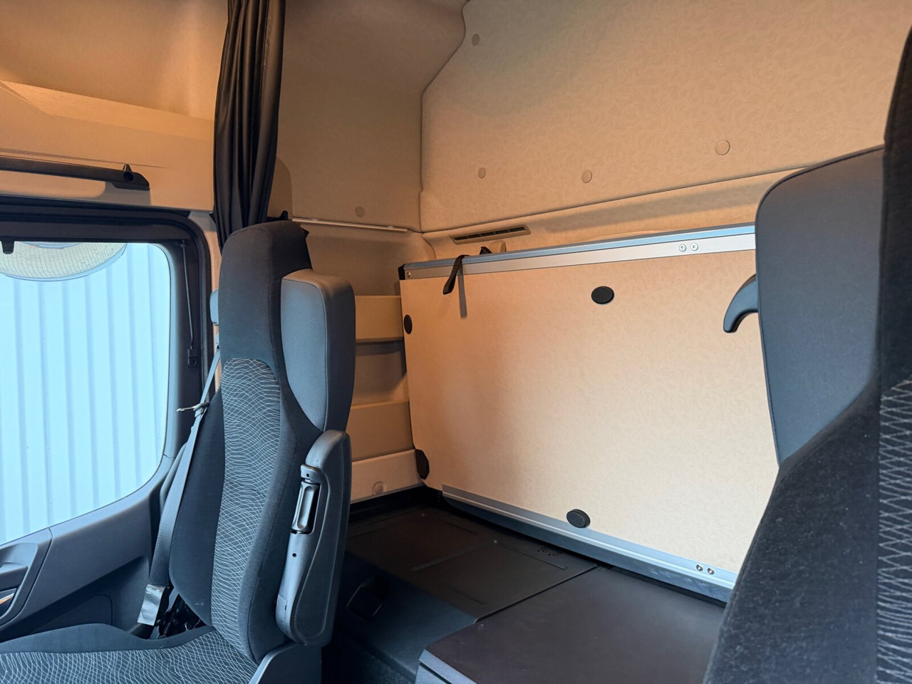 Mercedes-Benz Actros 2546 L 6x2 Actros 2546 L 6x2, Retarder, Lenk-/Liftachse, MultimediaCockpit, StreamSpace - Châssis cabine: photos 5 Mercedes-Benz Actros 2546 L 6x2 Actros 2546 L 6x2, Retarder, Lenk-/Liftachse, MultimediaCockpit, StreamSpace - Châssis cabine: photos 5