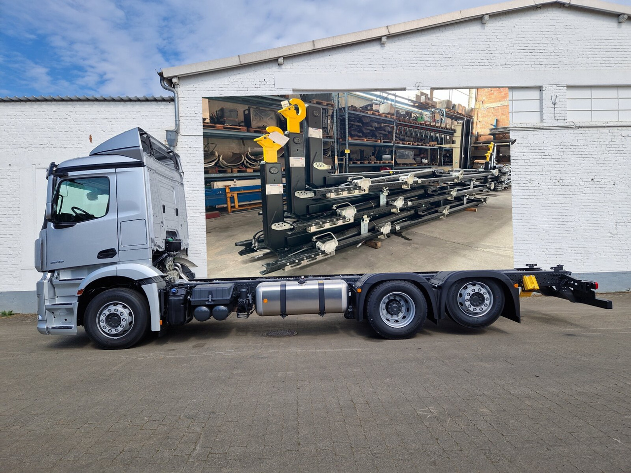 Mercedes-Benz Actros 2553 LL 6x2 Actros 2553 LL 6x2/46, Retarder, Liftachse, MultimediaCockpit, LED, Navi - Camion ampliroll: photos 1 Mercedes-Benz Actros 2553 LL 6x2 Actros 2553 LL 6x2/46, Retarder, Liftachse, MultimediaCockpit, LED, Navi - Camion ampliroll: photos 1