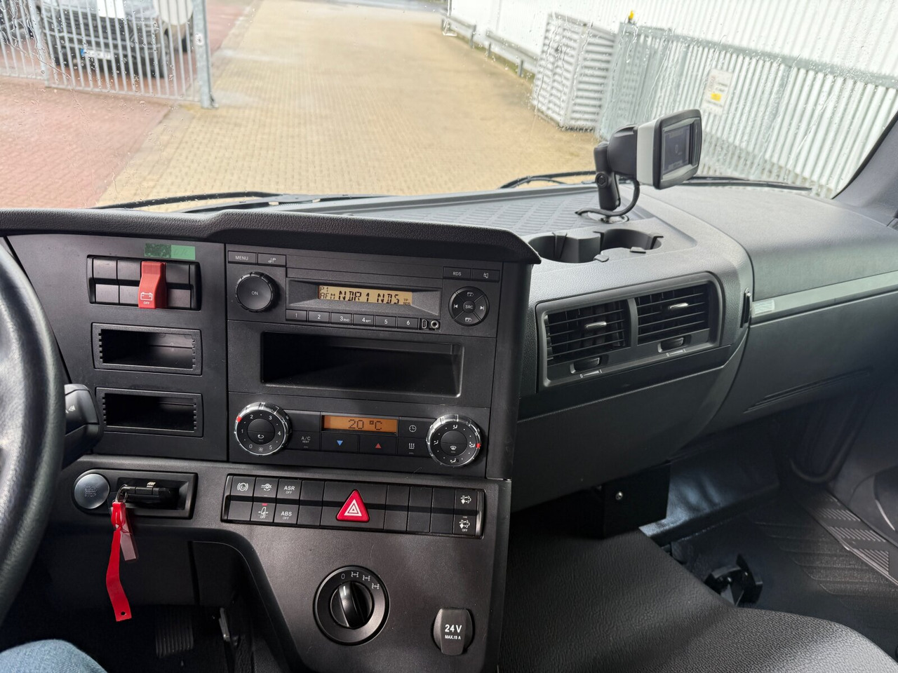 Mercedes-Benz Arocs 1827/30 A 4x4 Arocs 1827/30 A 4x4, Ex-! - Camion plateau: photos 2 Mercedes-Benz Arocs 1827/30 A 4x4 Arocs 1827/30 A 4x4, Ex-! - Camion plateau: photos 2