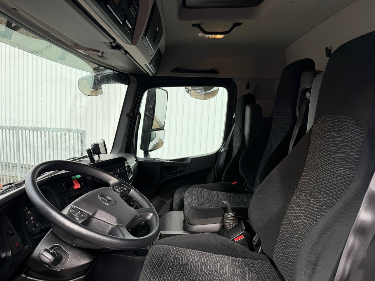 Mercedes-Benz Arocs 1827 A 4x4 Arocs 1827 A 4x4, Ex-! - Camion plateau: photos 2 Mercedes-Benz Arocs 1827 A 4x4 Arocs 1827 A 4x4, Ex-! - Camion plateau: photos 2