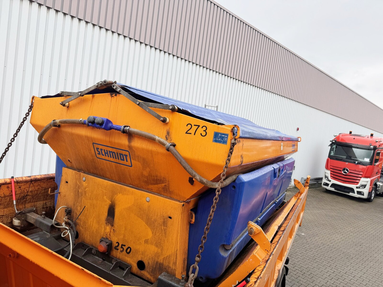 Mercedes-Benz Arocs 2036 AK 4x4 Arocs 2036 AK 4x4, Grounder, Motorabtrieb, Bordmatik, Winterdienstausstattung - Camion benne: photos 3 Mercedes-Benz Arocs 2036 AK 4x4 Arocs 2036 AK 4x4, Grounder, Motorabtrieb, Bordmatik, Winterdienstausstattung - Camion benne: photos 3