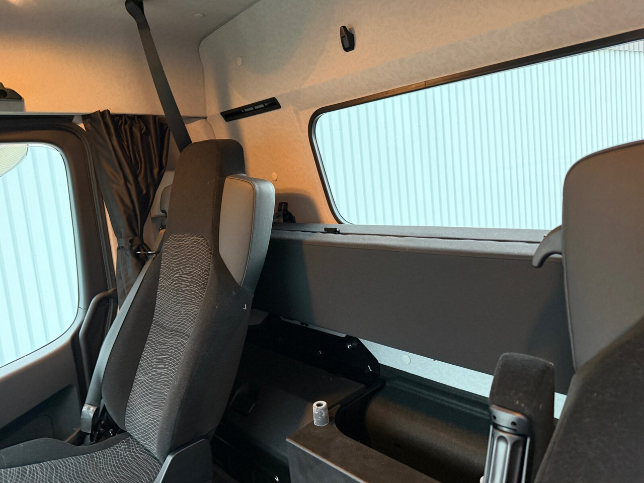 Mercedes-Benz Arocs 2542 L 6x2/4 Arocs 2542/45 L 6x2/4, Vorlauflenk-/liftachse, Navi, MultimediaCockpit - Châssis cabine: photos 5 Mercedes-Benz Arocs 2542 L 6x2/4 Arocs 2542/45 L 6x2/4, Vorlauflenk-/liftachse, Navi, MultimediaCockpit - Châssis cabine: photos 5