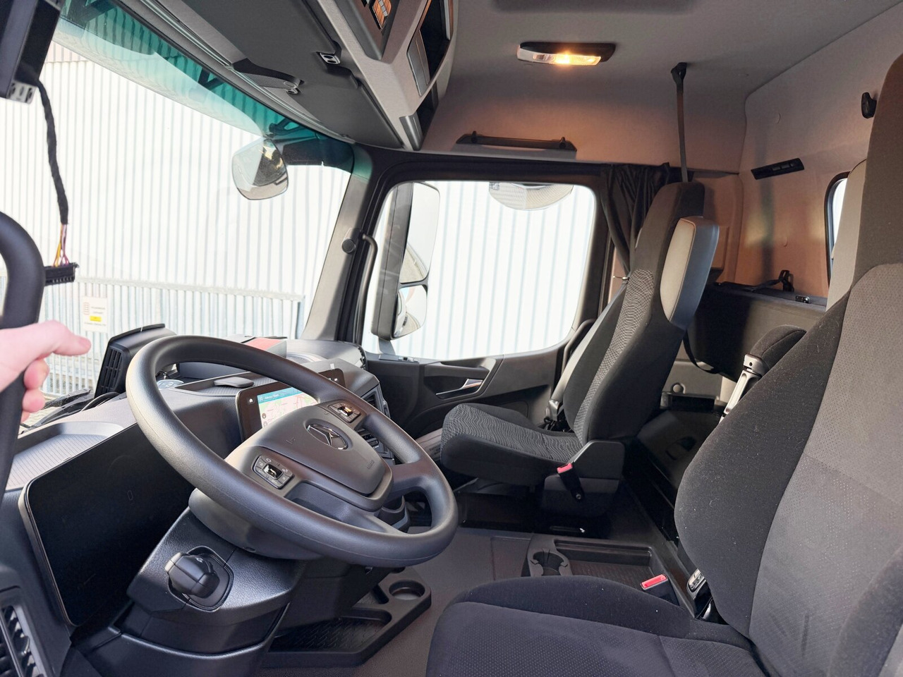 Mercedes-Benz Arocs 2553 L 6x2 Arocs 2553 L 6x2, Lenk-/Liftachse, Navi, MultimediaCockpit, Motorabtrieb - Châssis cabine: photos 2 Mercedes-Benz Arocs 2553 L 6x2 Arocs 2553 L 6x2, Lenk-/Liftachse, Navi, MultimediaCockpit, Motorabtrieb - Châssis cabine: photos 2