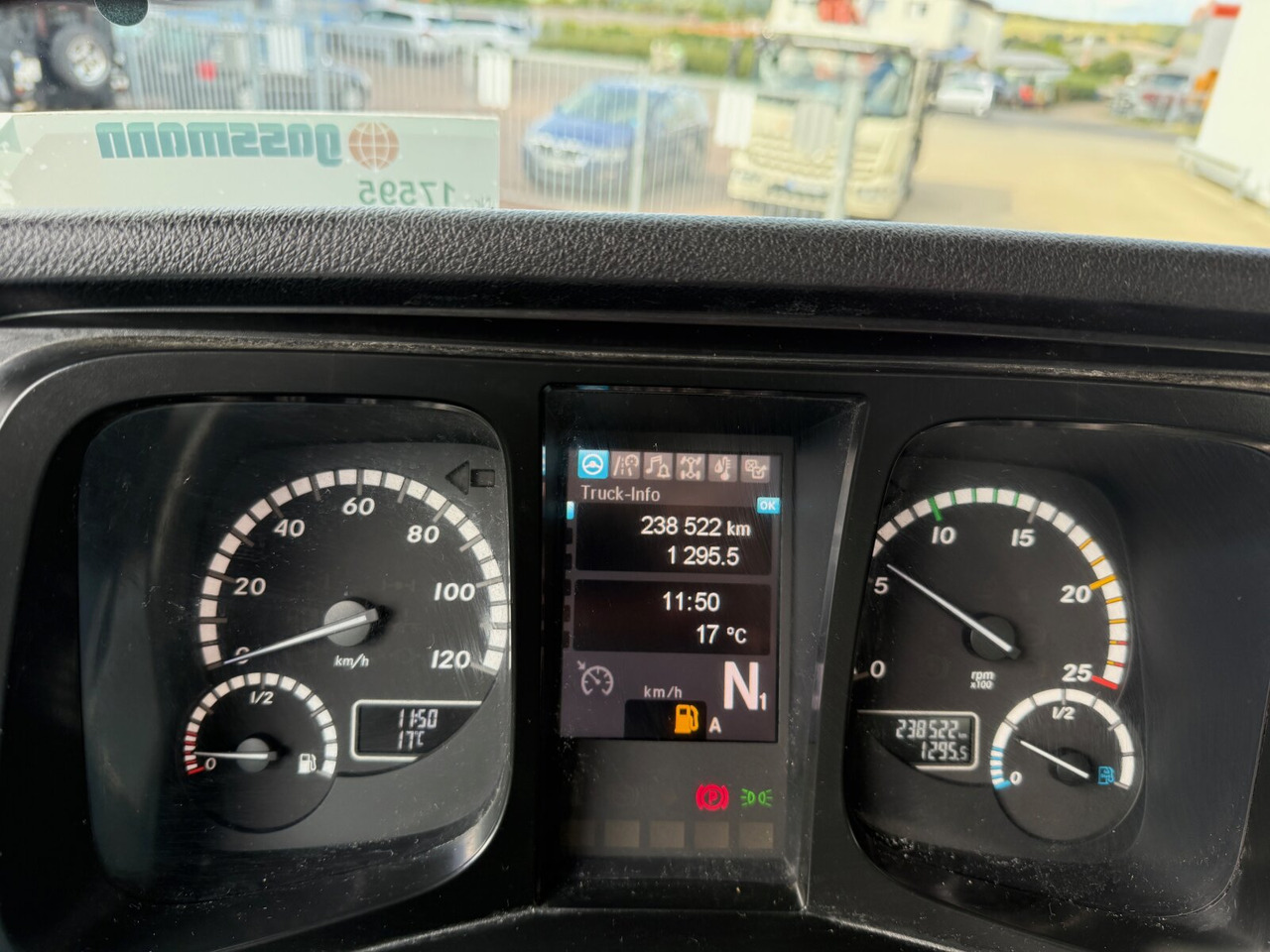 Mercedes-Benz Arocs 3240 8x4 Arocs 3240 8x4, 9 cbm Liebherr HTM 904 F - Camion malaxeur: photos 4 Mercedes-Benz Arocs 3240 8x4 Arocs 3240 8x4, 9 cbm Liebherr HTM 904 F - Camion malaxeur: photos 4