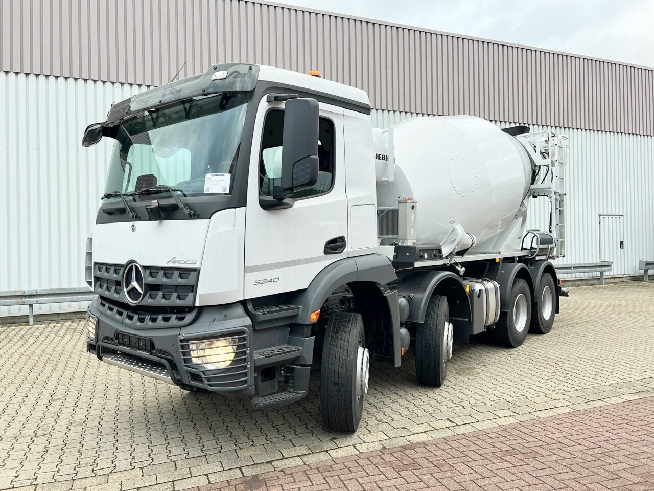 Mercedes-Benz Arocs 3240 B 8x4/4 Arocs 3240 B 8x4/4, Liebherr HTM 905 Mischer ca. 9m³, Multimedia Cockpit, Navi - Camion malaxeur: photos 1 Mercedes-Benz Arocs 3240 B 8x4/4 Arocs 3240 B 8x4/4, Liebherr HTM 905 Mischer ca. 9m³, Multimedia Cockpit, Navi - Camion malaxeur: photos 1