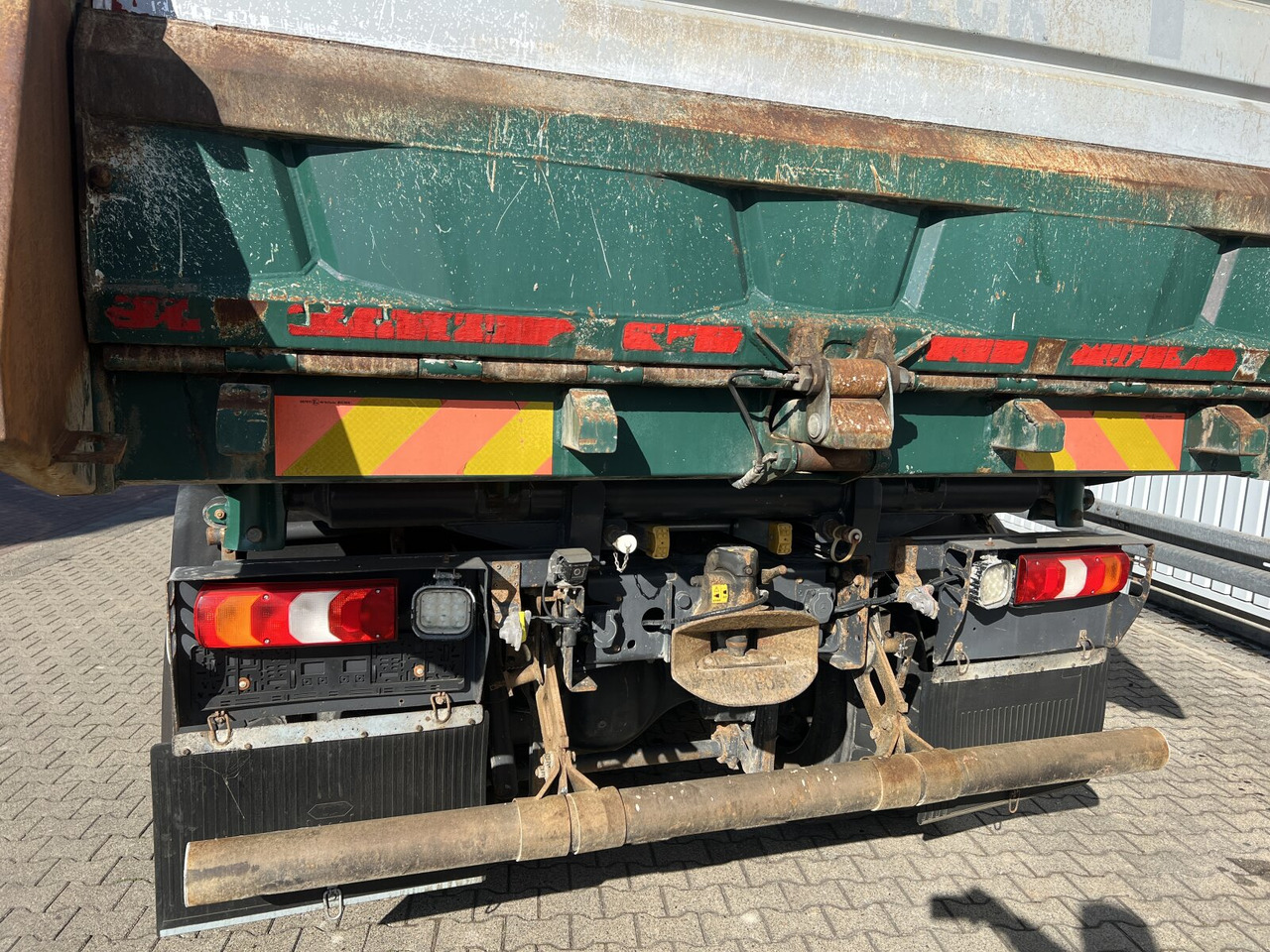 Mercedes-Benz Arocs 3243 K 8x4 Arocs 3243 K 8x4, Ressenig Thermo Alukipper 3-S - Camion benne: photos 2 Mercedes-Benz Arocs 3243 K 8x4 Arocs 3243 K 8x4, Ressenig Thermo Alukipper 3-S - Camion benne: photos 2