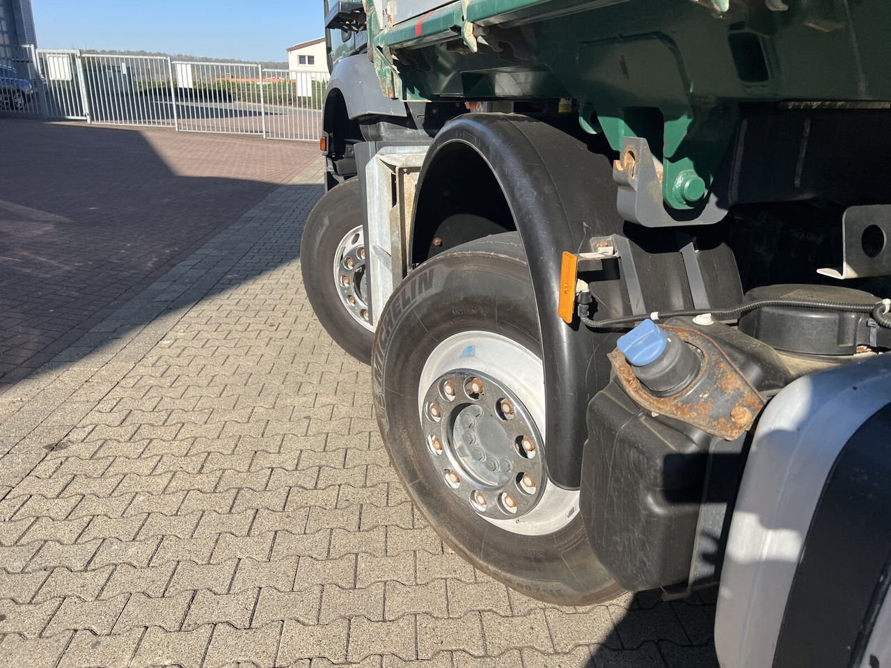 Mercedes-Benz Arocs 3243 K 8x4 Arocs 3243 K 8x4, Ressenig Thermo Alukipper 3-S - Camion benne: photos 4 Mercedes-Benz Arocs 3243 K 8x4 Arocs 3243 K 8x4, Ressenig Thermo Alukipper 3-S - Camion benne: photos 4