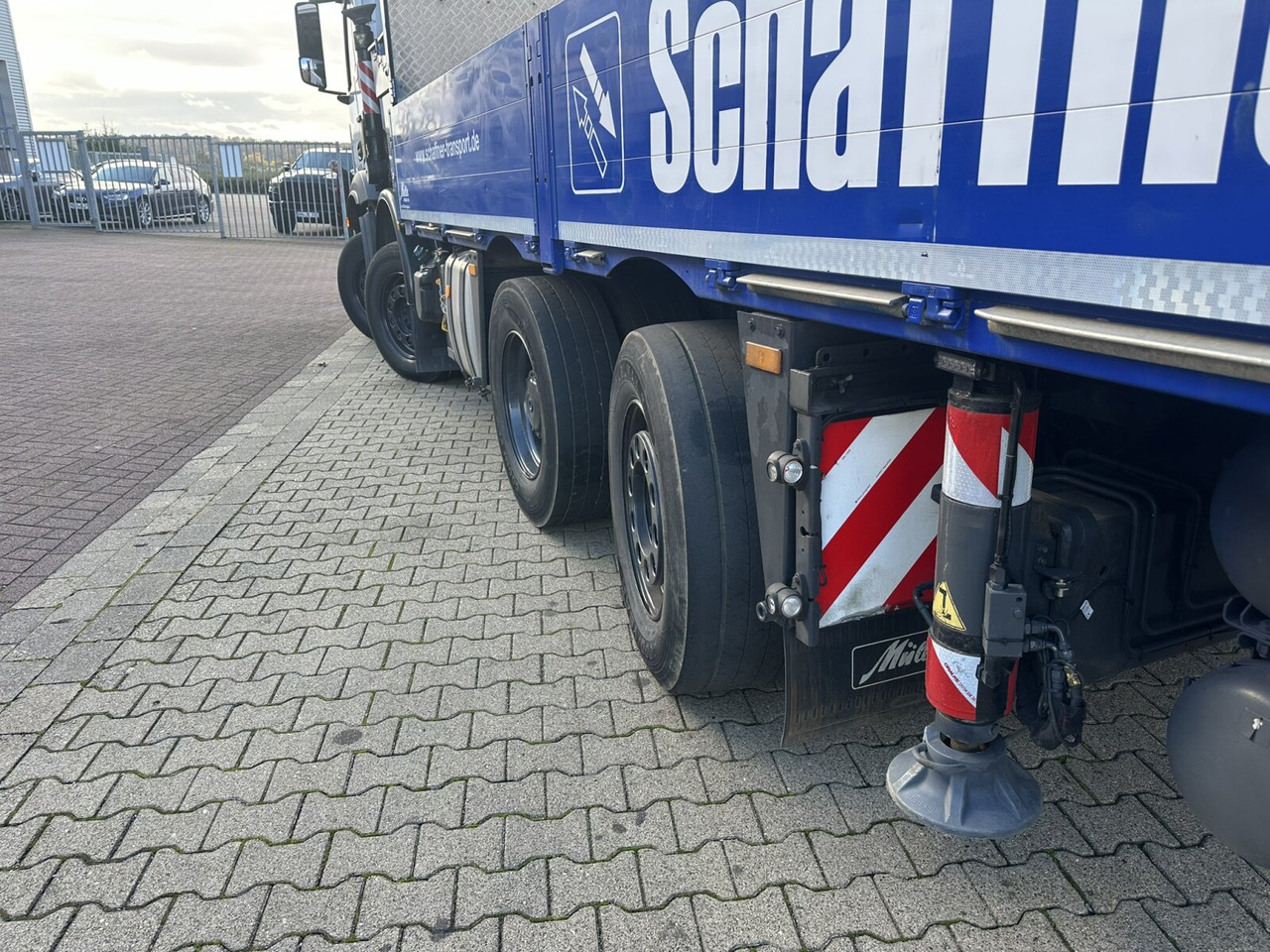 Mercedes-Benz Arocs 3245 L 8x2/6 Arocs 3245 L 8x2/6, Kran Fassi F 545 RA 2.26 XE, Jib, Funk, 29,7 m - 400 kg - Camion grue, Camion plateau: photos 3 Mercedes-Benz Arocs 3245 L 8x2/6 Arocs 3245 L 8x2/6, Kran Fassi F 545 RA 2.26 XE, Jib, Funk, 29,7 m - 400 kg - Camion grue, Camion plateau: photos 3