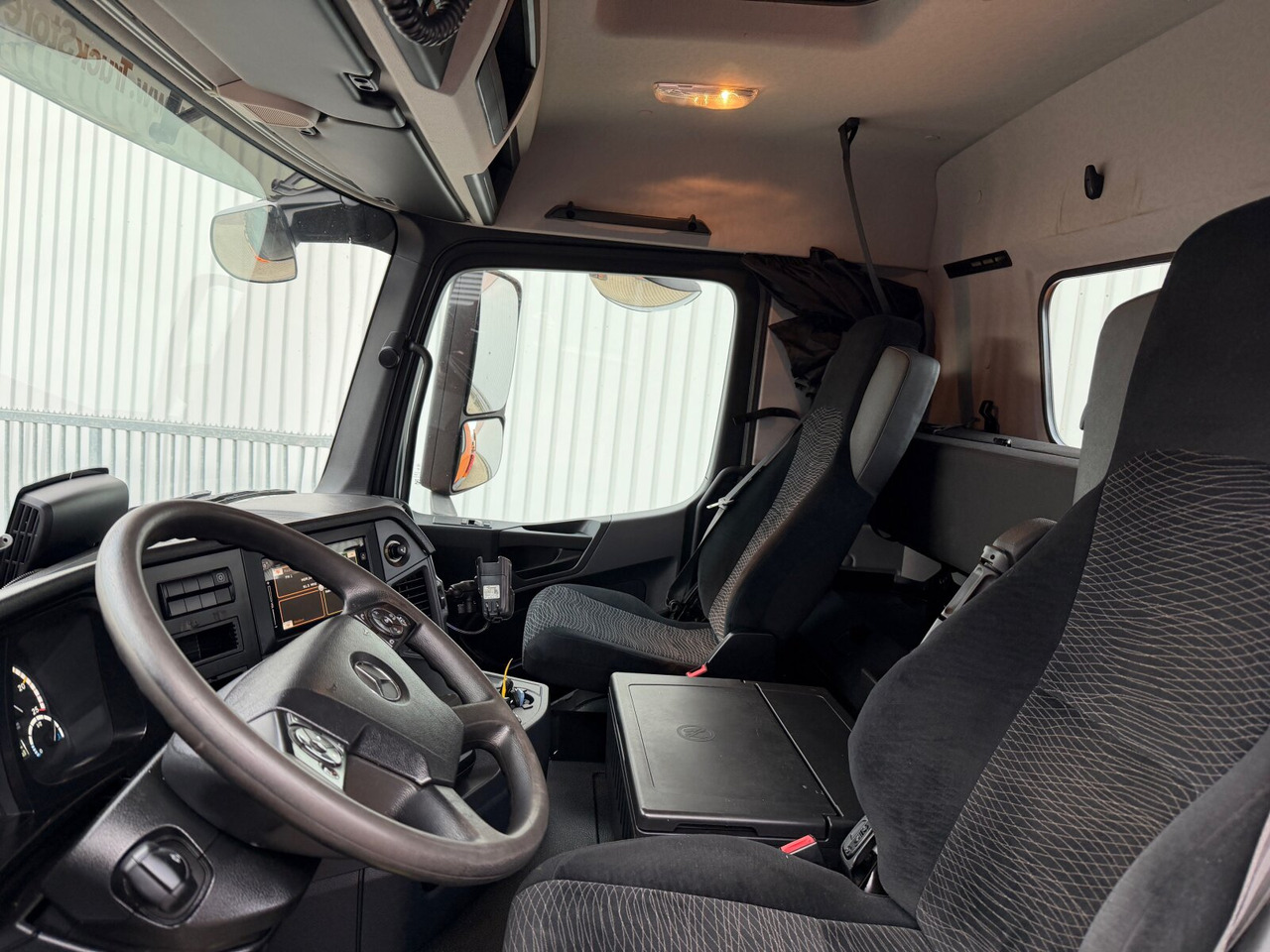 Mercedes-Benz Arocs 3353 K 6x4 Arocs 3353 K 6x4, Grounder, Retarder, Tele-Absetzer, Funk - Camion multibenne: photos 3 Mercedes-Benz Arocs 3353 K 6x4 Arocs 3353 K 6x4, Grounder, Retarder, Tele-Absetzer, Funk - Camion multibenne: photos 3