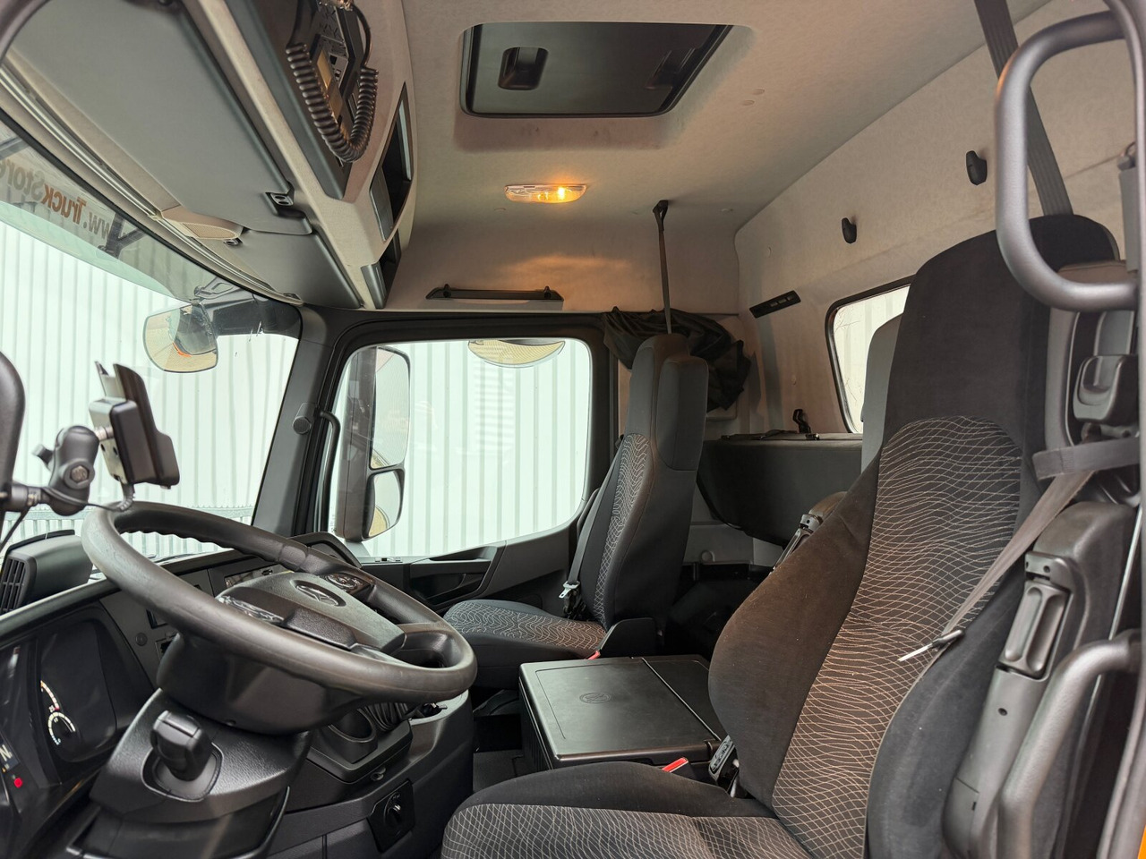 Mercedes-Benz Arocs 3353 K 6x4 Arocs 3353 K 6x4, Grounder, Retarder, Tele-Absetzer, Funk - Camion multibenne: photos 4 Mercedes-Benz Arocs 3353 K 6x4 Arocs 3353 K 6x4, Grounder, Retarder, Tele-Absetzer, Funk - Camion multibenne: photos 4