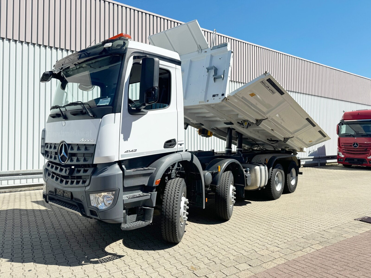 Mercedes-Benz Arocs 4142/48 K 8x4/4 Arocs 4142/48 K 8x4/4, Meiller Bordmatik links - Camion benne: photos 1 Mercedes-Benz Arocs 4142/48 K 8x4/4 Arocs 4142/48 K 8x4/4, Meiller Bordmatik links - Camion benne: photos 1