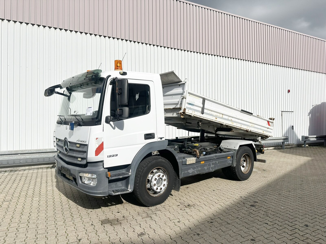 Mercedes-Benz Atego 1223 K 4x2 Atego 1223 K 4x2, AHK-Öl - Camion benne: photos 1 Mercedes-Benz Atego 1223 K 4x2 Atego 1223 K 4x2, AHK-Öl - Camion benne: photos 1