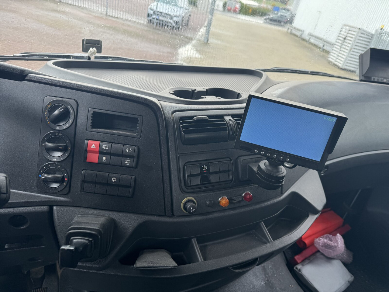 Crédit-bail de Mercedes-Benz Atego 1223 L 4x2 Atego 1223 L 4x2 mit Heckkran Atlas 88.3-A2L, Funk Mercedes-Benz Atego 1223 L 4x2 Atego 1223 L 4x2 mit Heckkran Atlas 88.3-A2L, Funk: photos 7