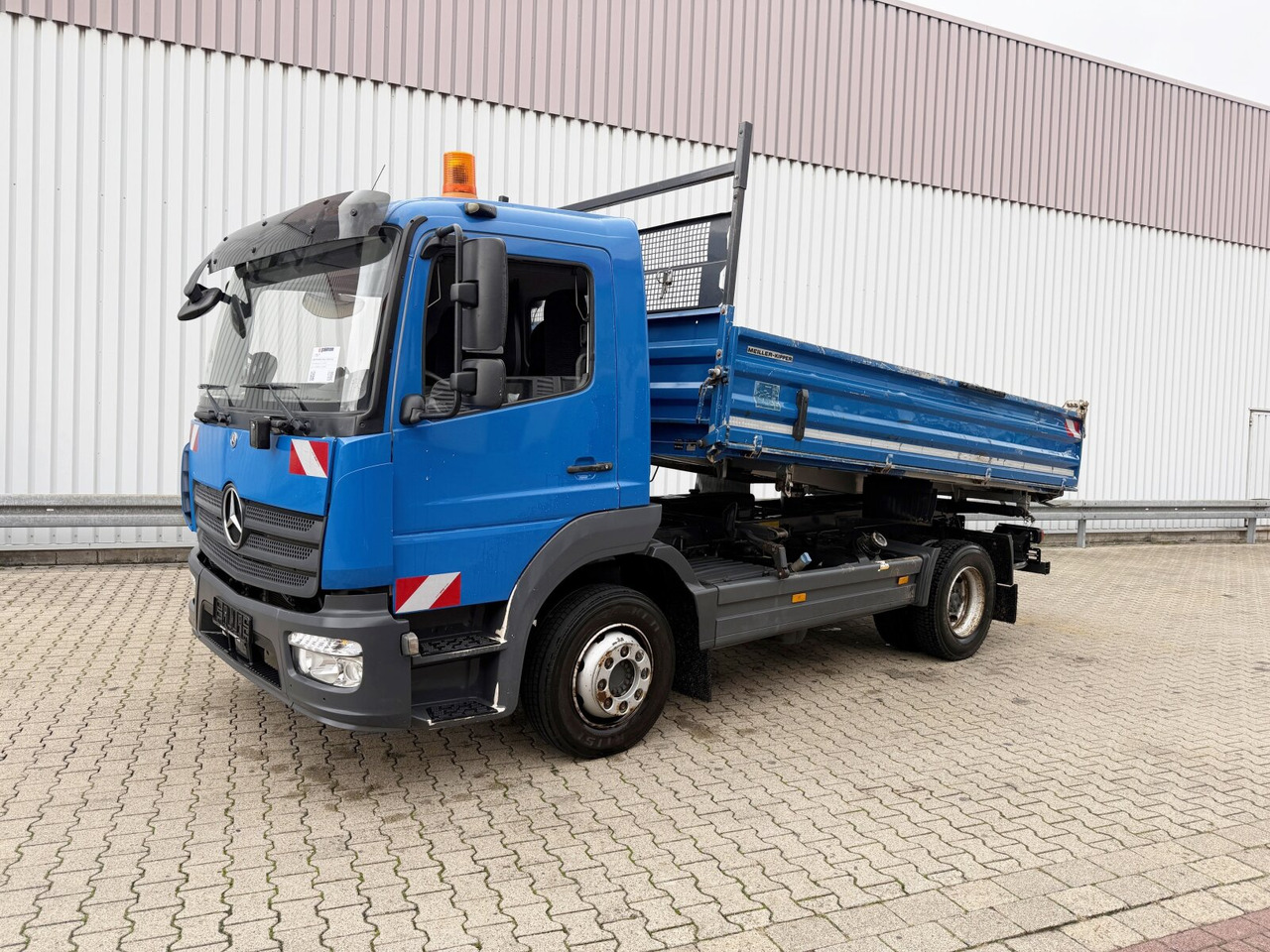 Mercedes-Benz Atego 1224 K 4x2 Atego 1224 K 4x2, Meiller 3-S-Kipper 2x AHK Öl - Camion benne: photos 1 Mercedes-Benz Atego 1224 K 4x2 Atego 1224 K 4x2, Meiller 3-S-Kipper 2x AHK Öl - Camion benne: photos 1