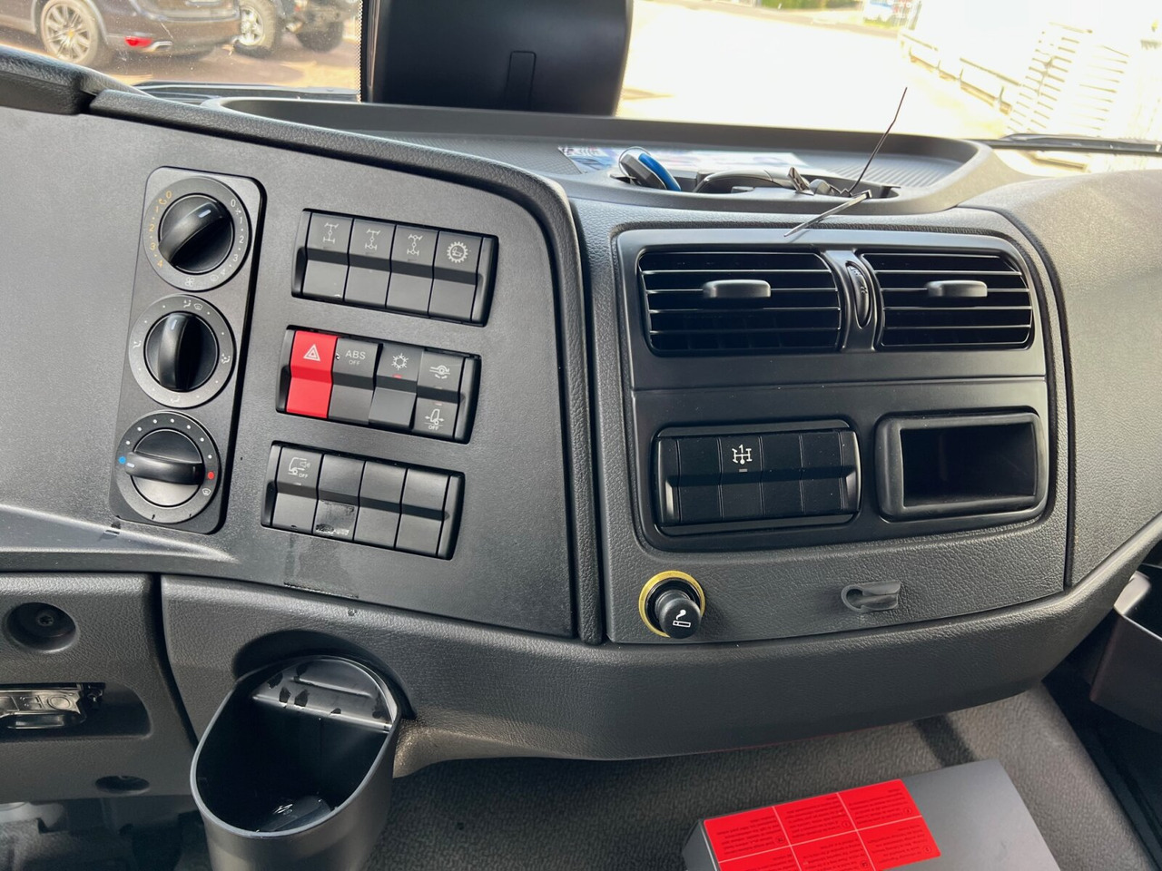 Mercedes-Benz Atego 1324/27 A 4x4 Atego 1324/27 A 4x4, Nebenantrieb - Châssis cabine: photos 4 Mercedes-Benz Atego 1324/27 A 4x4 Atego 1324/27 A 4x4, Nebenantrieb - Châssis cabine: photos 4