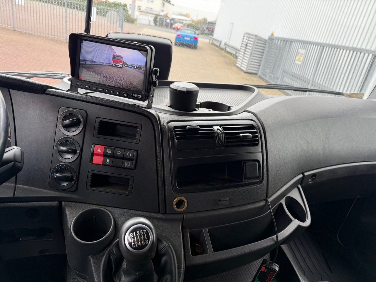 Mercedes-Benz Atego 1627 L 4x2 Atego 1627 L 4x2, 6-Zylinder, Motorabtrieb - Châssis cabine: photos 4 Mercedes-Benz Atego 1627 L 4x2 Atego 1627 L 4x2, 6-Zylinder, Motorabtrieb - Châssis cabine: photos 4