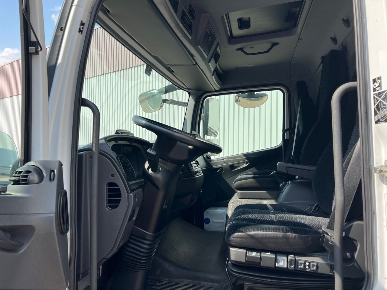 Mercedes-Benz Atego 818/23 L 4x2 Atego 818/23 L 4x2 mit Sörensen LBW - Camion à rideaux coulissants: photos 3 Mercedes-Benz Atego 818/23 L 4x2 Atego 818/23 L 4x2 mit Sörensen LBW - Camion à rideaux coulissants: photos 3