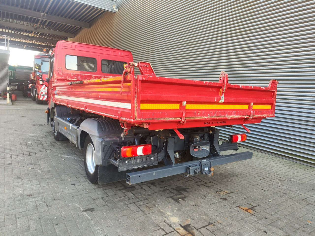 Mercedes-Benz Atego 818 K 4x2 Atego 818 K 4x2, Meiller-Kipper, 2 x AHK - Camion benne: photos 3 Mercedes-Benz Atego 818 K 4x2 Atego 818 K 4x2, Meiller-Kipper, 2 x AHK - Camion benne: photos 3