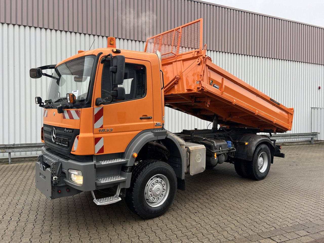 Mercedes-Benz Axor 1833 AK 4x4 Axor 1833 AK 4x4, Winterdienstausstattung - Camion benne: photos 1 Mercedes-Benz Axor 1833 AK 4x4 Axor 1833 AK 4x4, Winterdienstausstattung - Camion benne: photos 1