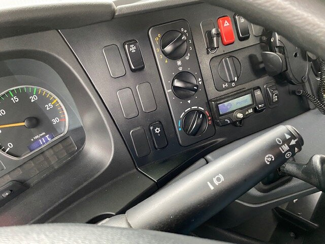 Camion grue, Camion plateau Mercedes-Benz Axor 1833 L 4x2 Axor 1833 L 4x2 mit Heckkran Hiab XS 133 K-2: photos 6