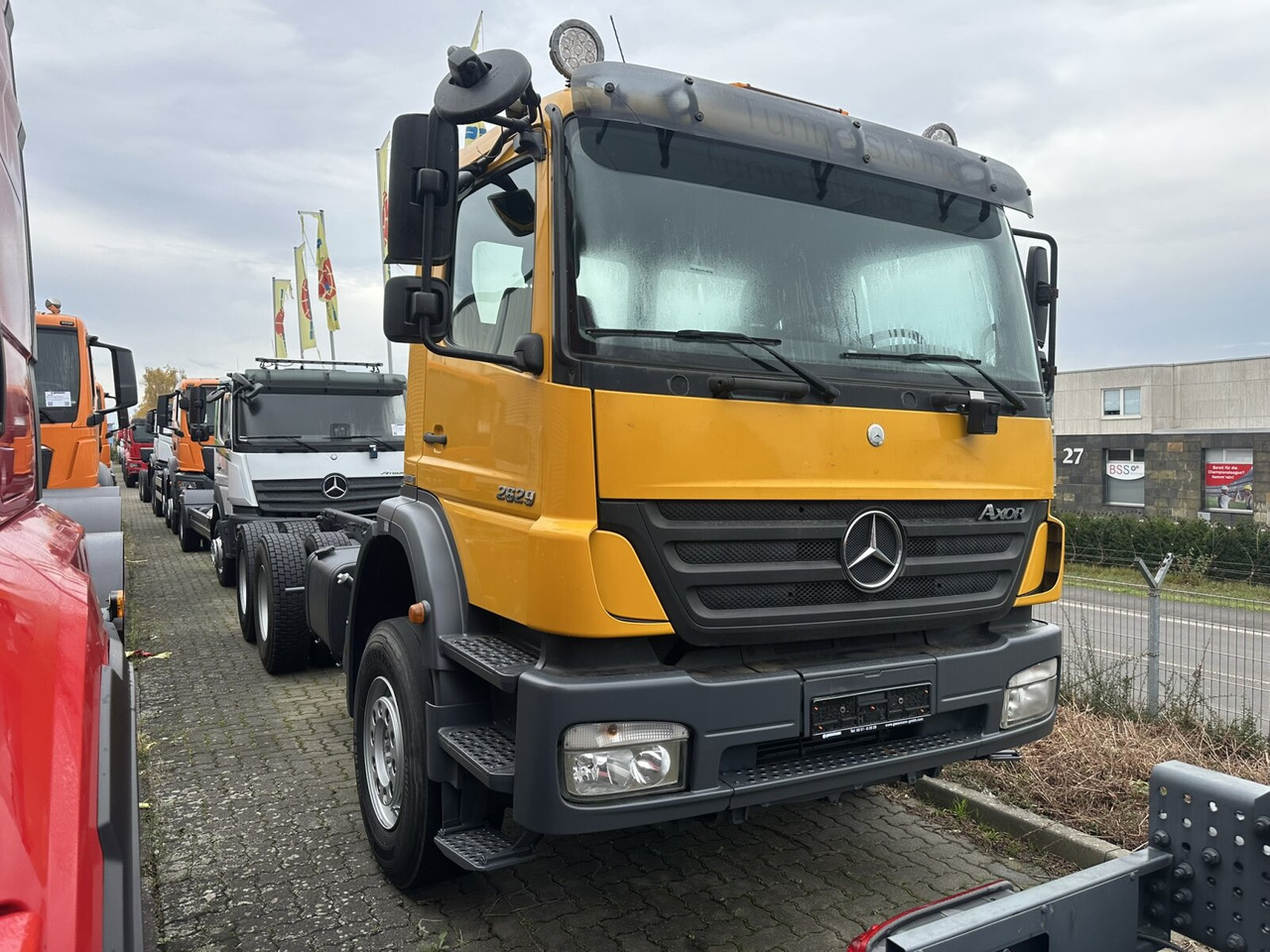 Mercedes-Benz Axor 2629 K 6x4 Axor 2629 K 6x4, PTO, Steel, Manual, 6-Zylinder - Châssis cabine: photos 1 Mercedes-Benz Axor 2629 K 6x4 Axor 2629 K 6x4, PTO, Steel, Manual, 6-Zylinder - Châssis cabine: photos 1