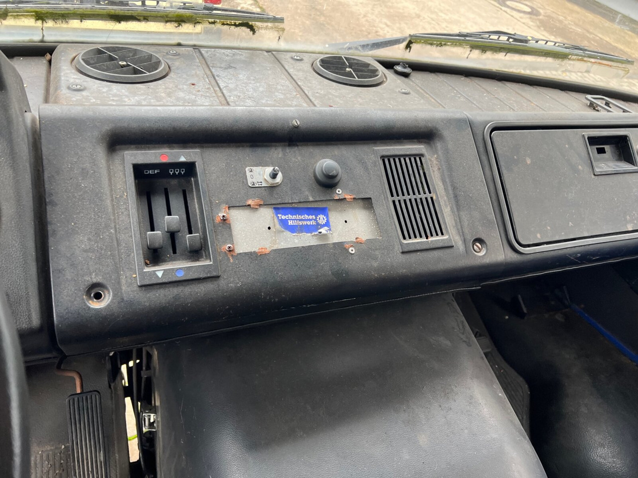 Mercedes-Benz L 407 D 4x2 Doka L 407 D 4x2 Doka, Ex-THW - Camion à rideaux coulissants: photos 2 Mercedes-Benz L 407 D 4x2 Doka L 407 D 4x2 Doka, Ex-THW - Camion à rideaux coulissants: photos 2