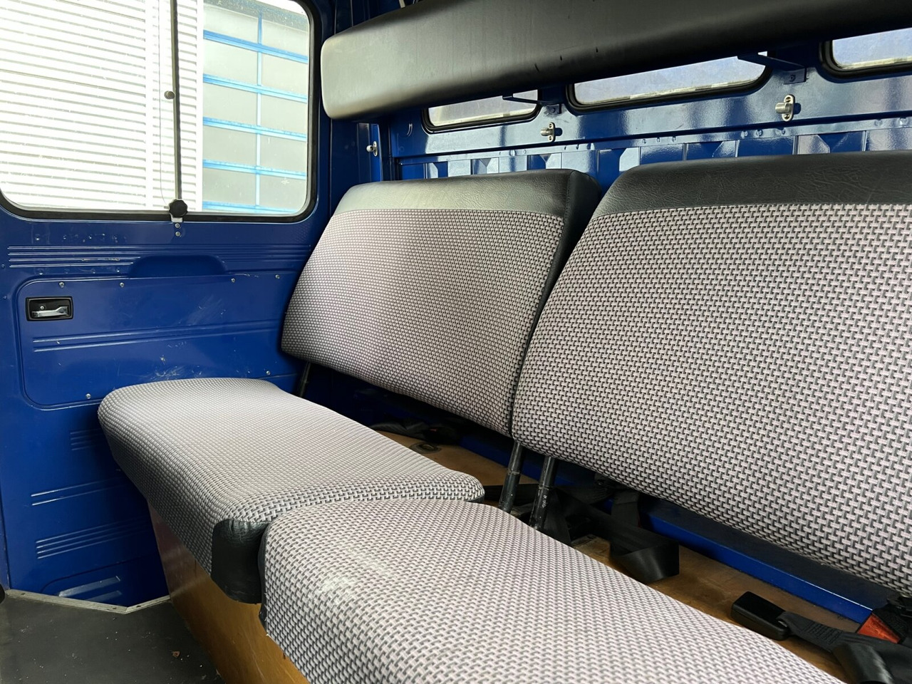 Mercedes-Benz L 407 D 4x2 Doka L 407 D 4x2 Doka, Ex-THW - Camion à rideaux coulissants: photos 4 Mercedes-Benz L 407 D 4x2 Doka L 407 D 4x2 Doka, Ex-THW - Camion à rideaux coulissants: photos 4