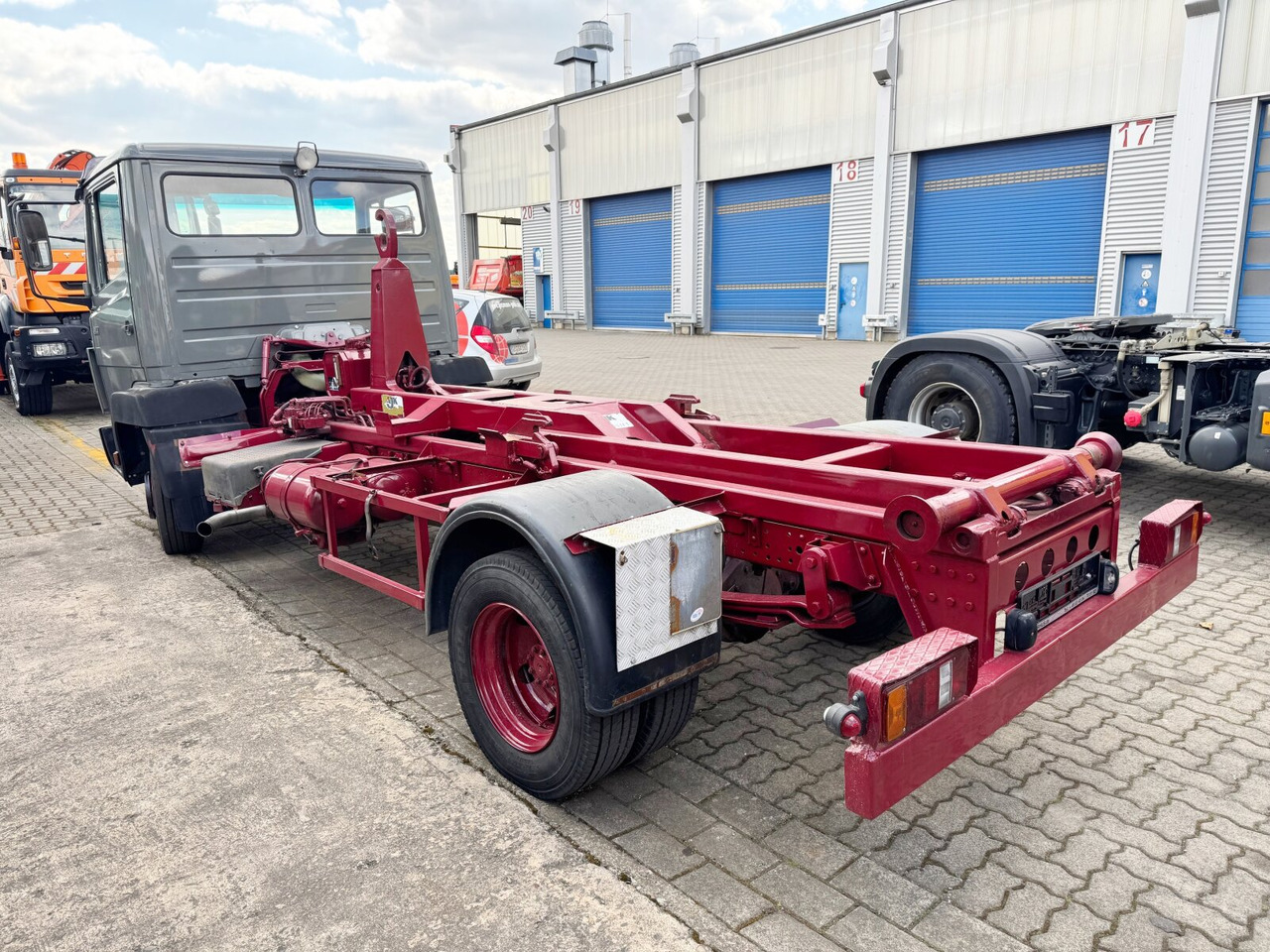 Mercedes-Benz LK 814 4x2 LK 814 4x2, 6-Zylinder, City-Abroller - Camion ampliroll: photos 5 Mercedes-Benz LK 814 4x2 LK 814 4x2, 6-Zylinder, City-Abroller - Camion ampliroll: photos 5
